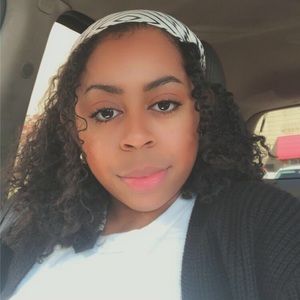 Meet your Posher, Maya